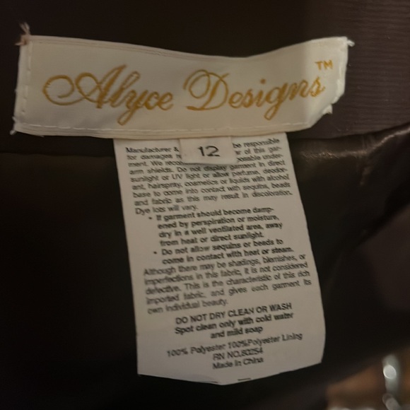 Alyce skirt set - Picture 11 of 11